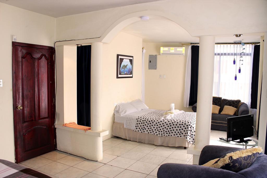 Hotel Planet House Puerto Ayora  Zimmer foto
