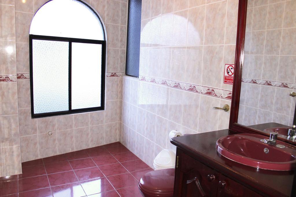 Hotel Planet House Puerto Ayora  Zimmer foto