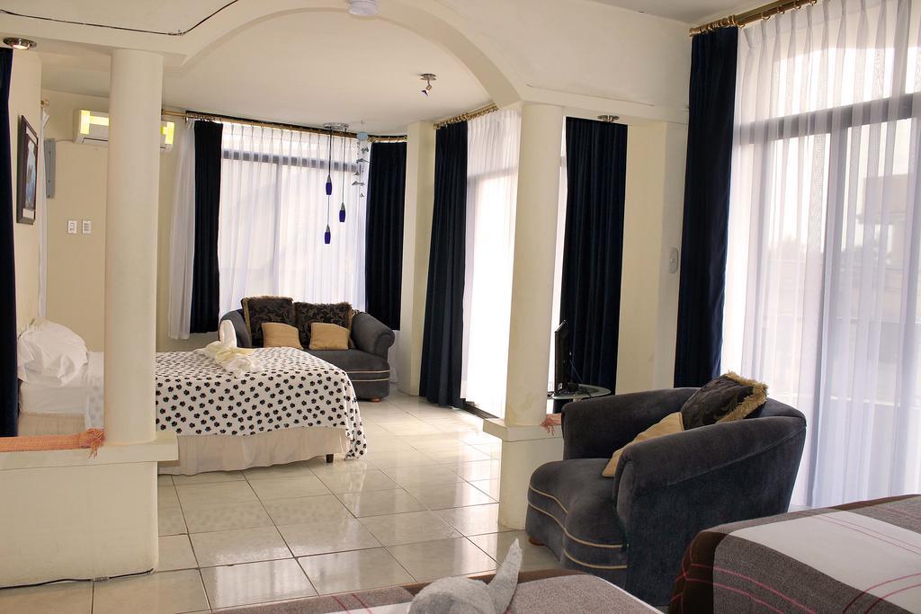 Hotel Planet House Puerto Ayora  Zimmer foto